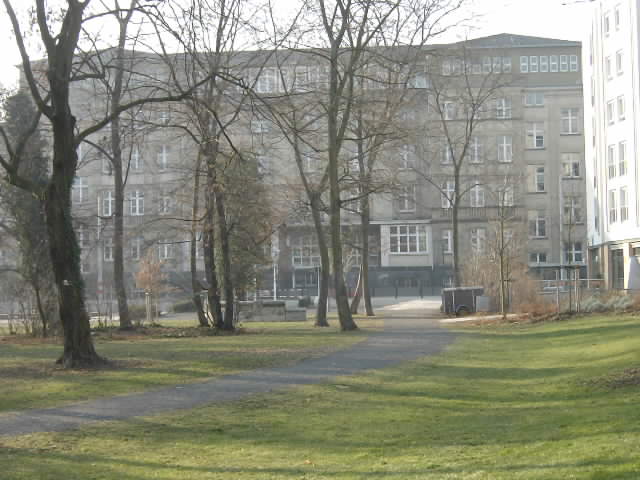 Diesterwegschule vom Park